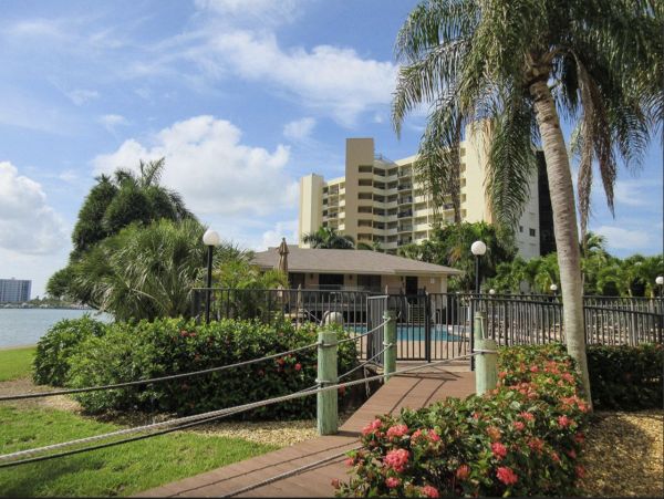 Fort Myers Condo Two Bedrooms Sleeps 4 Bay Views