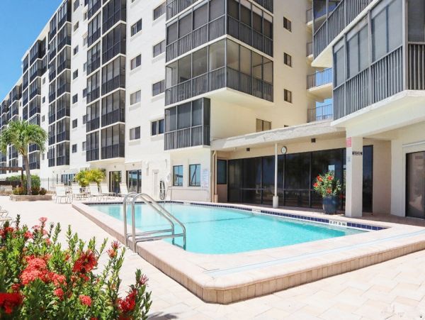 Lovely Fort Myers Two Bedroom Vacation Condo On The Beach