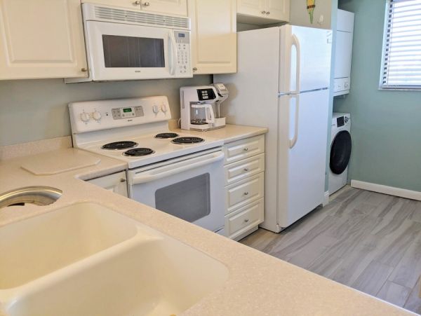 Lovely Fort Myers Two Bedroom Vacation Condo On The Beach