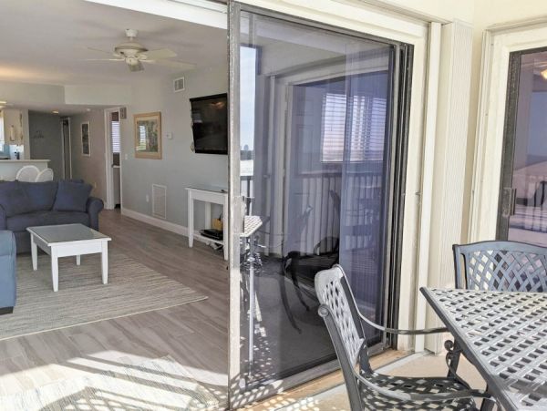 Lovely Fort Myers Two Bedroom Vacation Condo On The Beach
