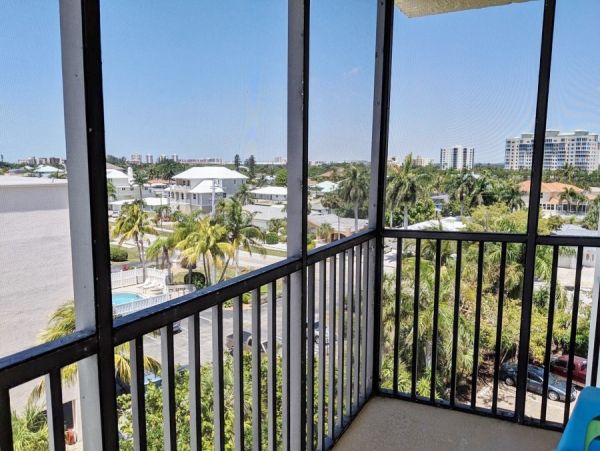 Lovely Fort Myers Two Bedroom Vacation Condo On The Beach