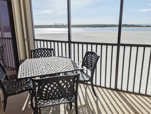 Lovely Fort Myers Two Bedroom Vacation Condo On The Beach