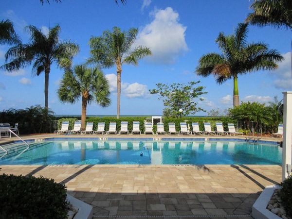1 Bedroom Beachfront Vacation Condo