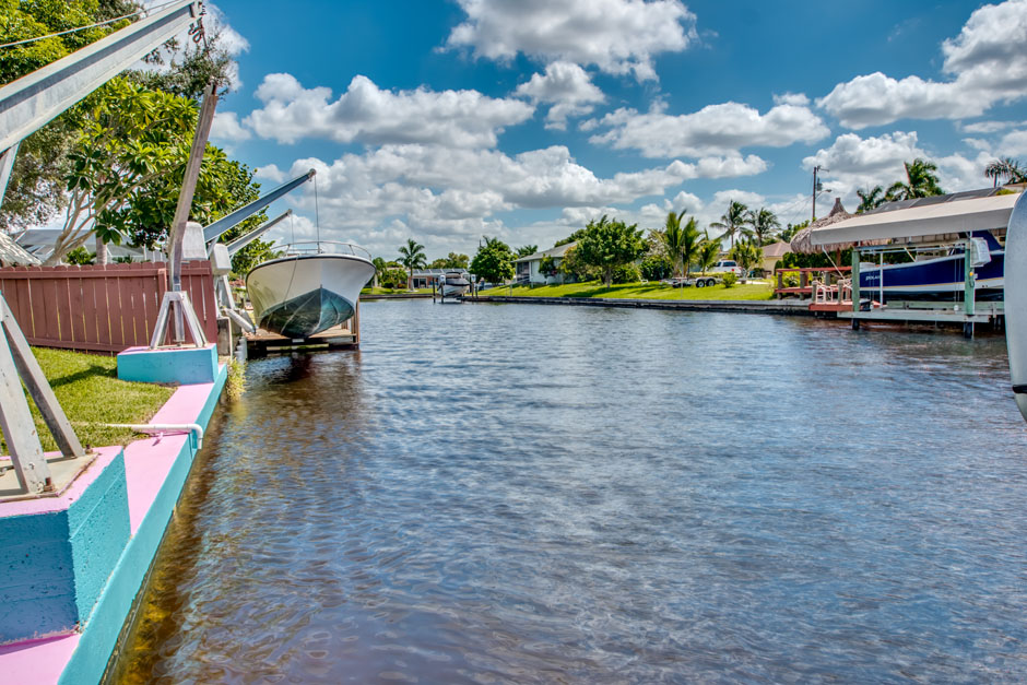 Gorgeous 2 Bedroom Cape Coral Waterfront Vacation Rental with Pool & Dock