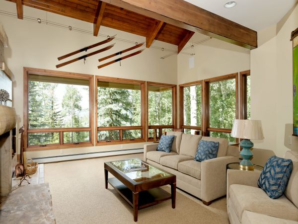 Six Bedroom Ski in Ski Out & Hot Tub