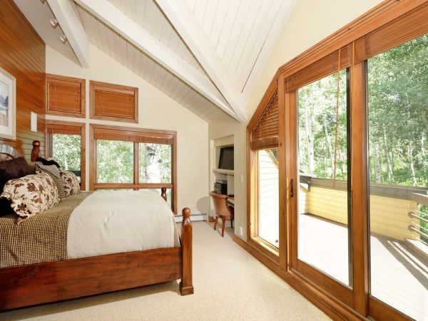 Six Bedroom Ski in Ski Out & Hot Tub