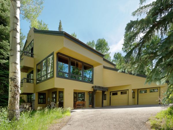 Six Bedroom Ski in Ski Out & Hot Tub