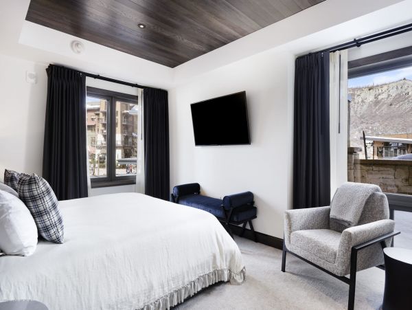 Snowmass 3 Bedroom Rental Private Balcony Ski In/Ski Out