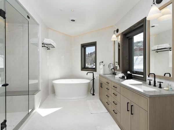 Snowmass 3 Bedroom Rental Private Balcony Ski In/Ski Out