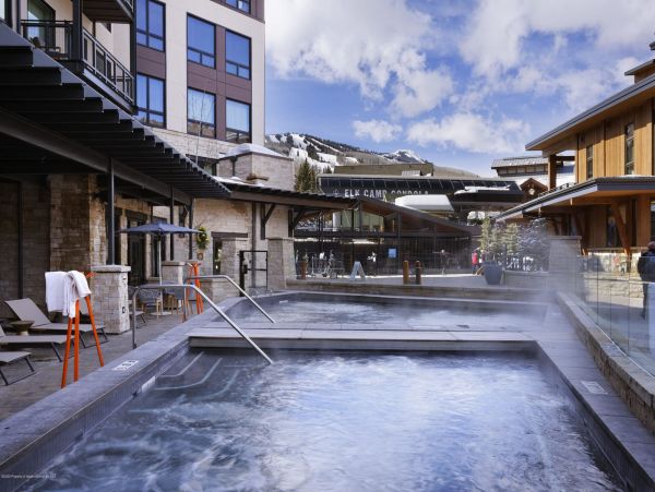 Snowmass 3 Bedroom Rental Private Balcony Ski In/Ski Out