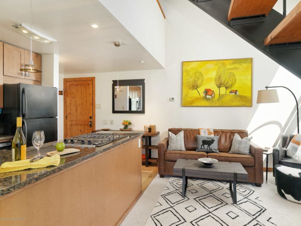 Snowmass 2 Bedroom Townhome with Deck and BBQ Grill