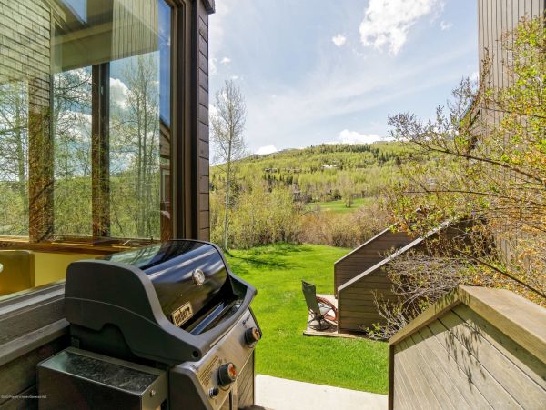 Snowmass 2 Bedroom Townhome with Deck and BBQ Grill