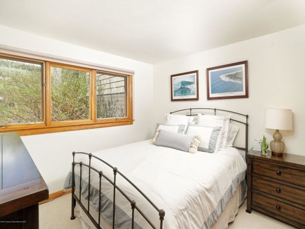 Snowmass 2 Bedroom Townhome with Deck and BBQ Grill