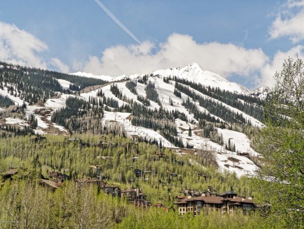 Snowmass 2 Bedroom Townhome with Deck and BBQ Grill