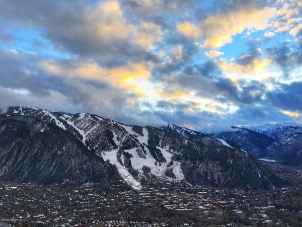 Snowmass 2 Bedroom Townhome with Deck and BBQ Grill