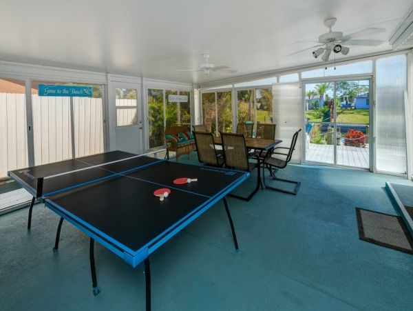 Cozy Two Bedroom Canal Front Cottage in Bradenton