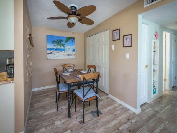 Cozy Two Bedroom Canal Front Cottage in Bradenton