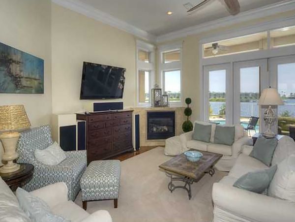 Luxury Three Bedroom Waterfront Home in Destin Pool & Spa