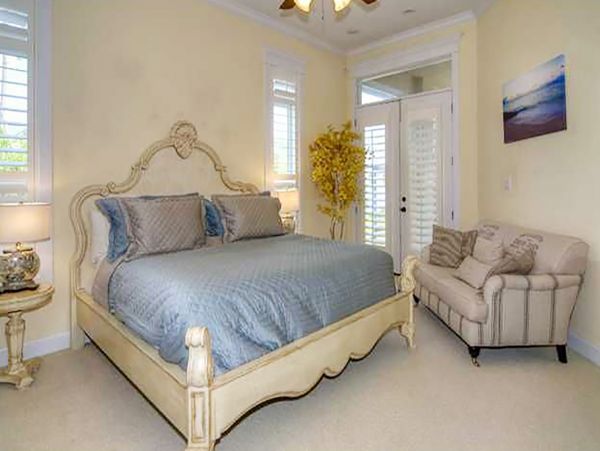 Luxury Three Bedroom Waterfront Home in Destin Pool & Spa