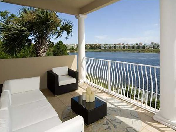 Luxury Three Bedroom Waterfront Home in Destin Pool & Spa