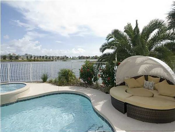 Luxury Three Bedroom Waterfront Home in Destin Pool & Spa