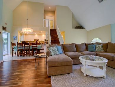 Walk to Beach Three Bedroom Vacation Rental Home in Sanibel