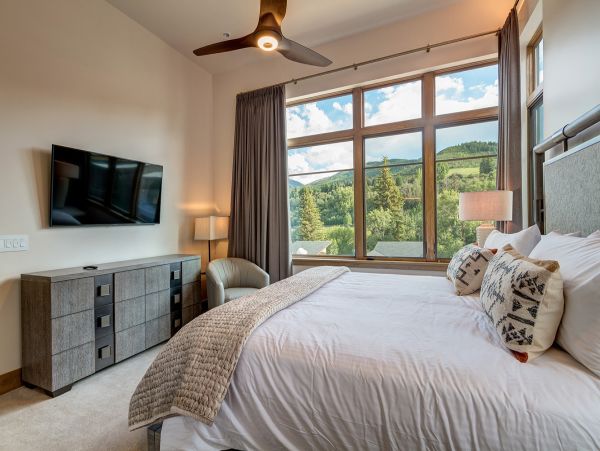 Mountain View Avon Vacation Condo Shuttle to Lift