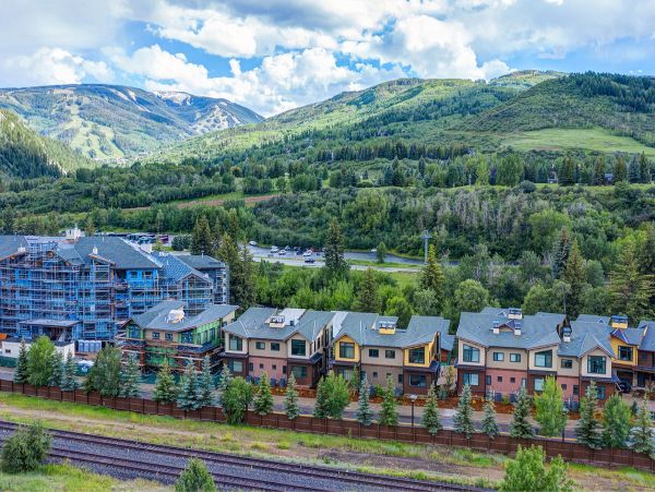 Mountain View Avon Vacation Condo Shuttle to Lift