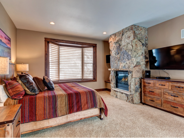 Luxury Breckenridge Ski Rental Shuttle to Lifts Sleeps 16