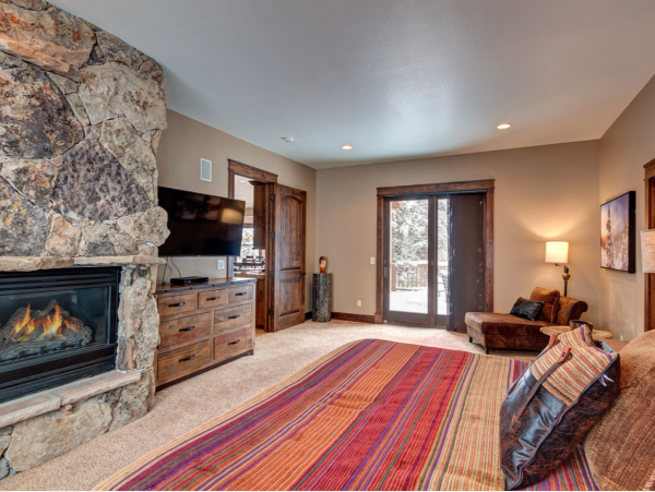 Luxury Breckenridge Ski Rental Shuttle to Lifts Sleeps 16
