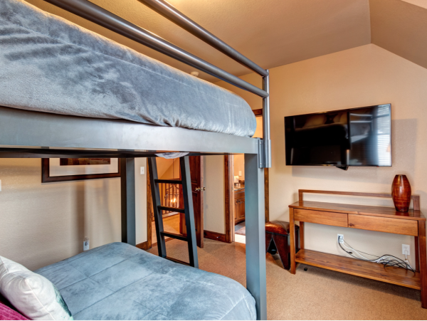 Luxury Breckenridge Ski Rental Shuttle to Lifts Sleeps 16