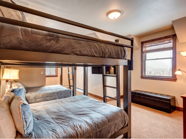 Luxury Breckenridge Ski Rental Shuttle to Lifts Sleeps 16