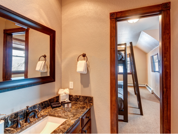 Luxury Breckenridge Ski Rental Shuttle to Lifts Sleeps 16