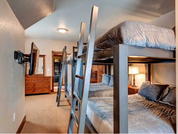 Luxury Breckenridge Ski Rental Shuttle to Lifts Sleeps 16