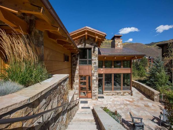 Luxury Lionshead Forest Rd Vacation Home 50 yards to Slopes
