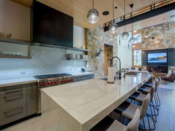 Luxury Lionshead Forest Rd Vacation Home 50 yards to Slopes