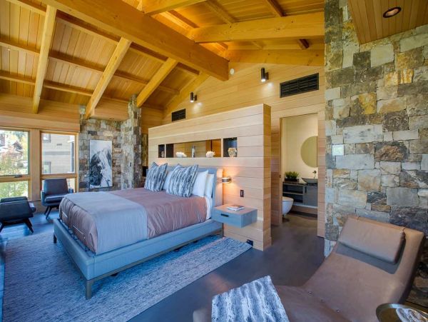 Luxury Lionshead Forest Rd Vacation Home 50 yards to Slopes