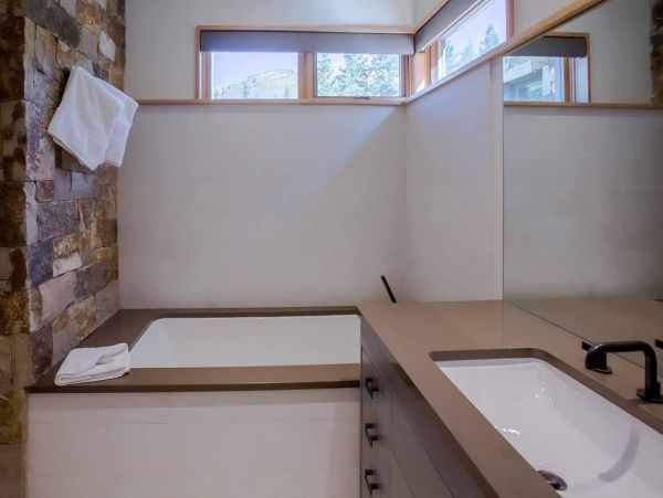 Luxury Lionshead Forest Rd Vacation Home 50 yards to Slopes