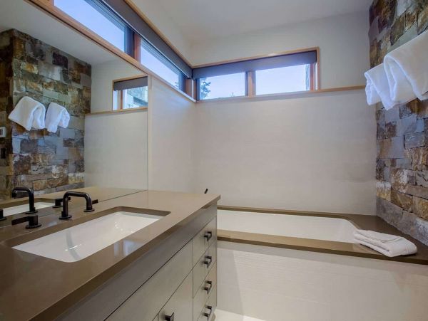 Luxury Lionshead Forest Rd Vacation Home 50 yards to Slopes