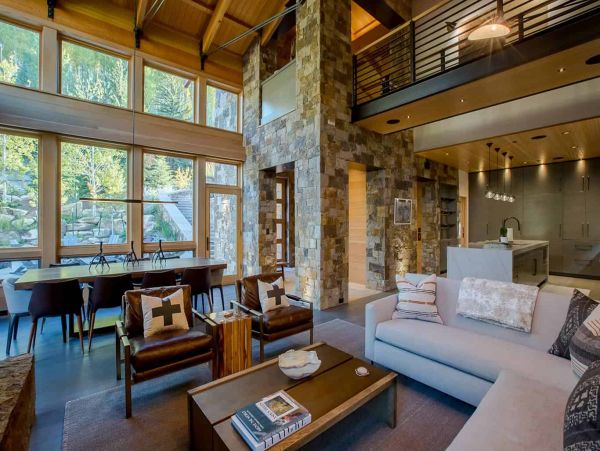 Luxury Lionshead Forest Rd Vacation Home 50 yards to Slopes