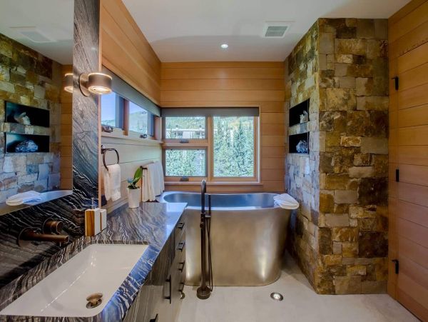 Luxury Lionshead Forest Rd Vacation Home 50 yards to Slopes