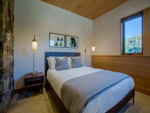 Luxury Lionshead Forest Rd Vacation Home 50 yards to Slopes