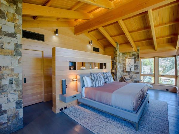 Luxury Lionshead Forest Rd Vacation Home 50 yards to Slopes