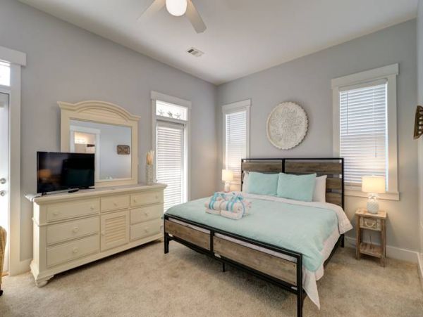 Charming Vacation Home Rental On Seacrest Beach With Pool