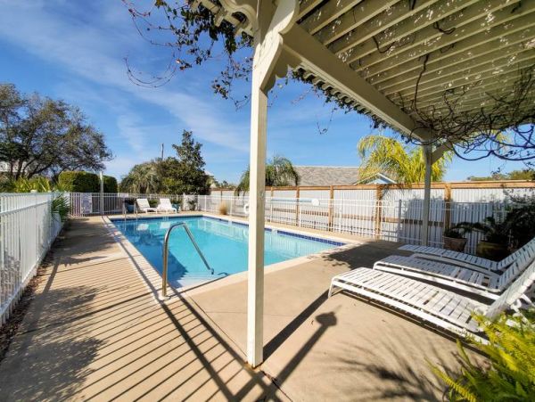Charming Vacation Home Rental On Seacrest Beach With Pool
