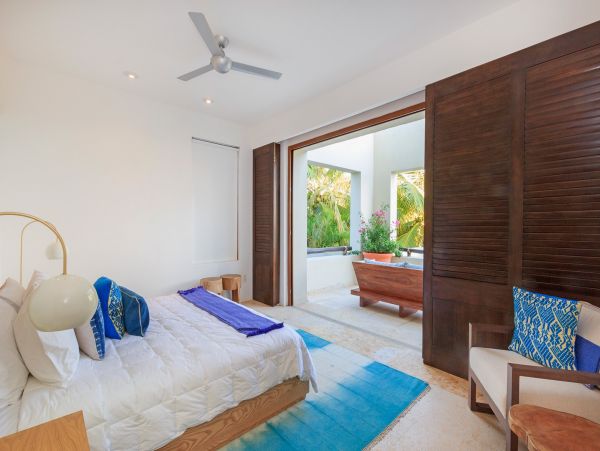 Beautiful Vacation Condo with Communal Pool Walk to Beach