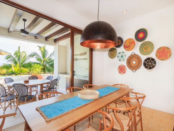 Beautiful Vacation Condo with Communal Pool Walk to Beach