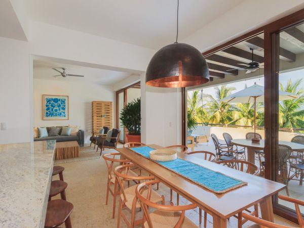 Beautiful Vacation Condo with Communal Pool Walk to Beach