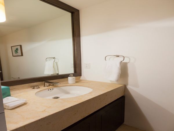 Beautiful Vacation Condo with Communal Pool Walk to Beach