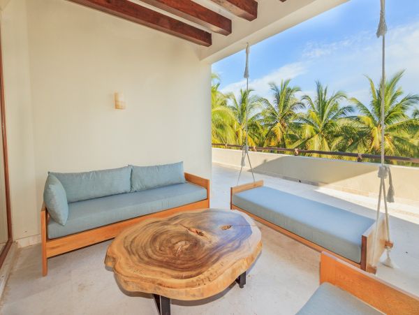 Beautiful Vacation Condo with Communal Pool Walk to Beach